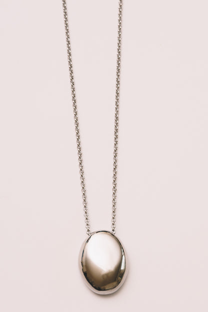 minimal necklace in silver pendant layering necklace in shiny finish on white background